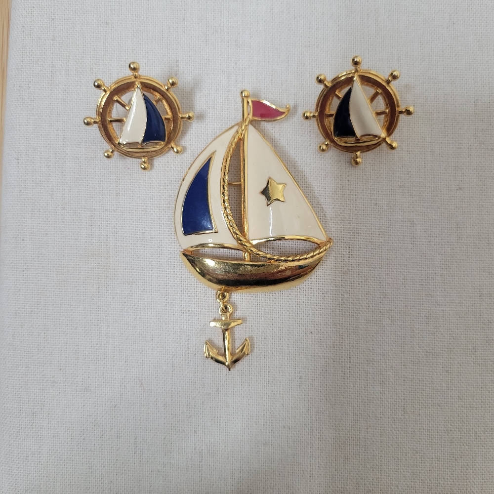Vintage Avon Gold and Enamal Nautical Sailboat Brooch and Earrings 3 Piece Set. - Picture 3 of 4
